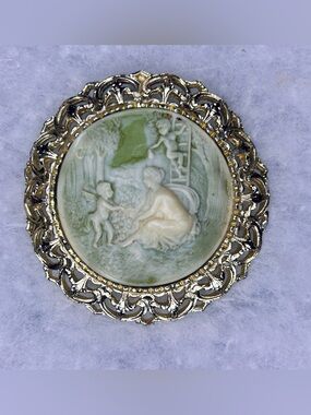Vintage Romantic Cameo Style Convertible Brooch Pendant (1968-73)